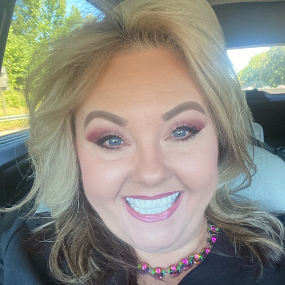 Meet your Posher, Karen - Picture 2 of 4